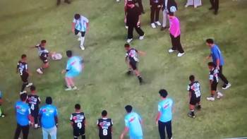 小朋友们是想梅西在丢球后到中路抢球嘛🫠差点给梅西乐坏了